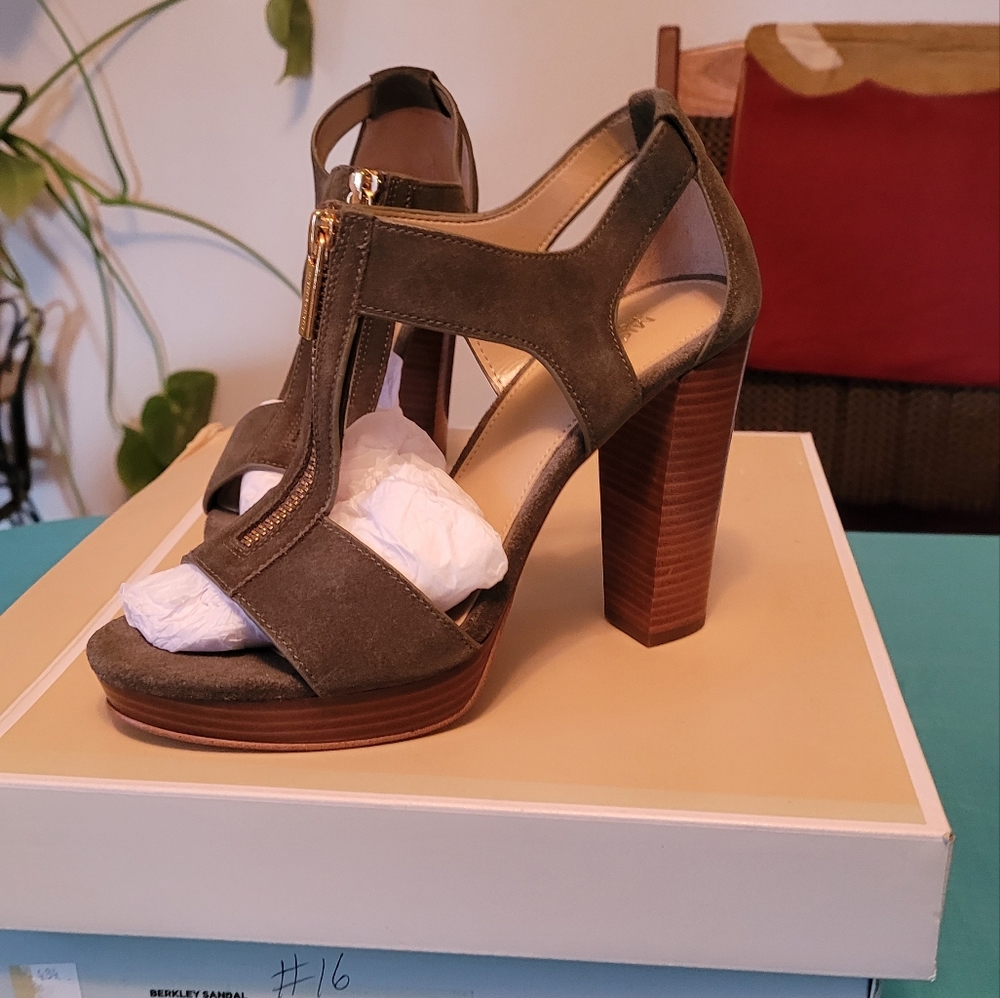 Michael Michael Kors Sandals - Picture 3 of 5